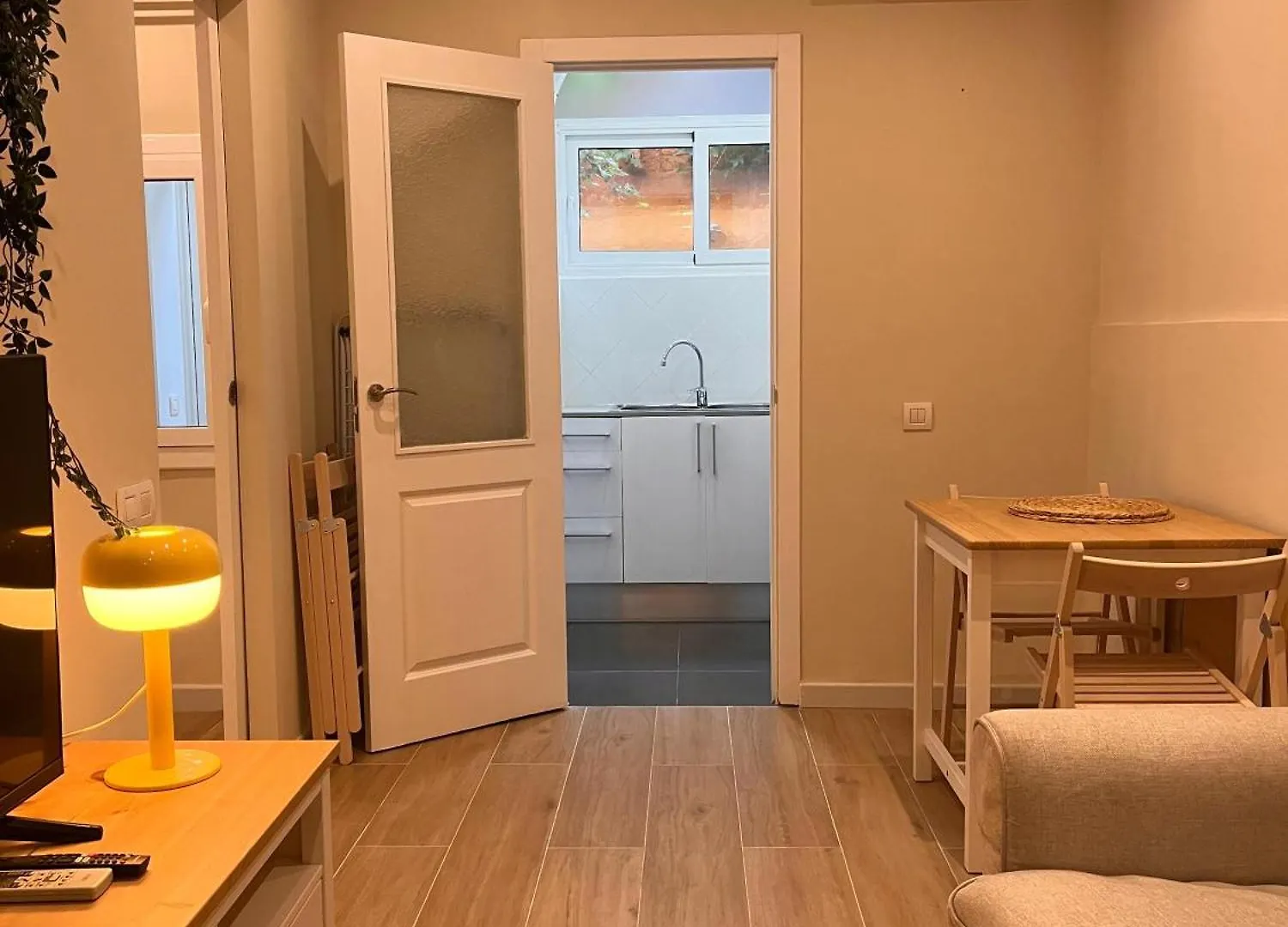 Mab1 - Apartamento A Pie De Calle Con Terraza Privada contacts